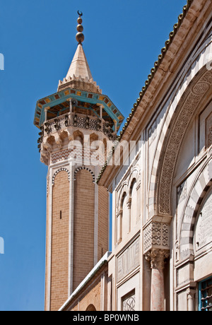 A pianta ottagonale minareto al 1655 Hammouda Pascià moschea (Hamouda Pacha al Mouradi) nella Medina di Tunisi Foto Stock