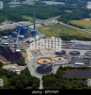 Vista aerea al di sopra di centrali a carbone di impianto di trattamento delle acque reflue impianto di Filadelfia in Pennsylvania Foto Stock