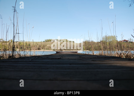 Laghi e paesaggi - La Masuria Lake District in Polonia, Europa (Mazury, Polska) - Wysokie Brodno Lago, bridge, piattaforma Foto Stock