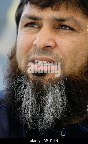 Ex Pakistan e Sussex cricketer Mushtaq Ahmed. Foto di James Boardman Foto Stock