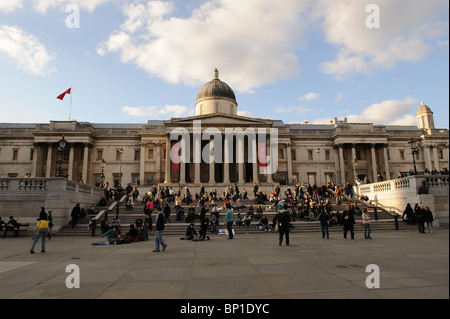 Vista della Galleria Nazionale da Trafalgar Square, London, Regno Unito Foto Stock