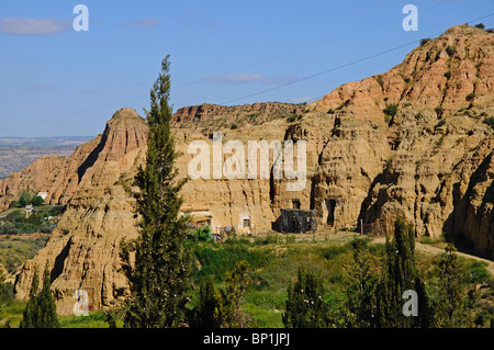 Insediamenti rupestri nel trimestre troglodita (Barriada de las Cuevas), Guadix, provincia di Granada, Andalusia, l'Europa. Foto Stock