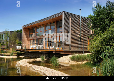 La "seconda casa" lo sviluppo dei laghi da Yoo vicino a Cirencester Gloucestershire, Regno Unito Foto Stock