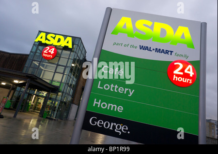 24 Ora il supermercato Asda segno - Leith, Edimburgo, Scozia Foto Stock