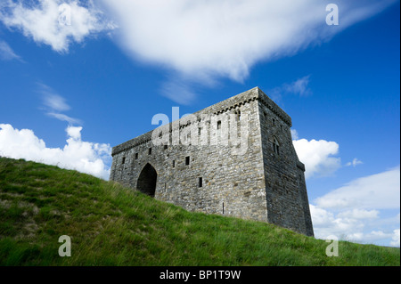 Hermitage castello vicino Newcastleton nel Roxburghshire, XIII secolo la fortezza di pietra vicino alla frontiera scozzese con l'Inghilterra. Foto Stock