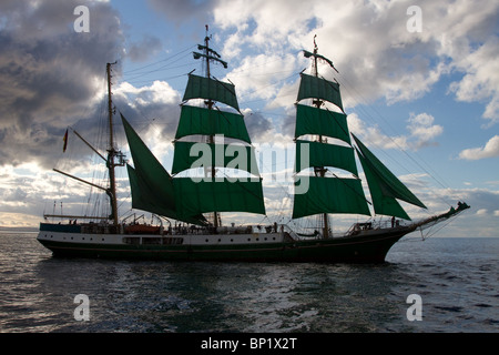 La classe A Alexander von Humboldt a Hartlepool 2010 Tall Ships Race, Village e Marina, Teesside, North Yorkshire, Regno Unito. Alexander von Humboldt è un tedesco veliero costruito originariamente nel 1906 dal cantiere tedesco AG Weser a Brema come riserva lightship Sonderborg. È il successore del leggendario Becks birra nave con le vele verdi ed è stato fornito come un completo di nuova costruzione nel 2011. In primo luogo la nave fu costruita per la vela di formazione e di esperienza di navigazione a vela per i giovani. Foto Stock