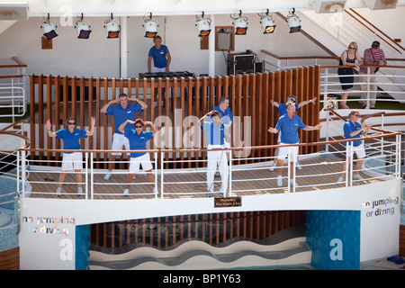 Tempo di festa a bordo nave passeggeri P&O Liner Ventura Foto Stock