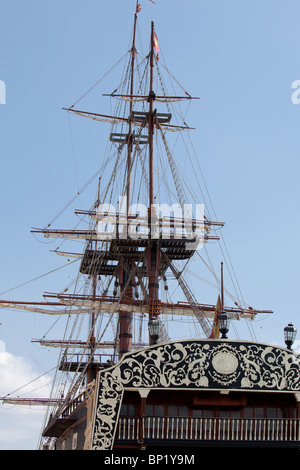 Square truccate nave 'Santisima Trindad' a fianco di Malaga quayside.Spagna Foto Stock