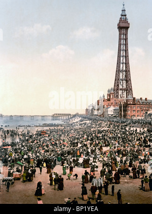 La torre con la spiaggia di Blackpool, Inghilterra, circa 1900 Foto Stock