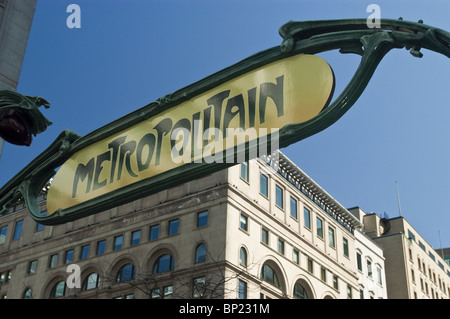 Insegna Art Nouveau Metropolitain della metropolitana di Montreal a Square-Victoria, presso Hector Guimard, Quebec, Canada Foto Stock