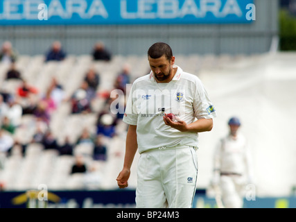 Steve Harmison giocando per lo Yorkshire contro Lancashire a Old Trafford Foto Stock