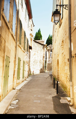 Strada in una città antica, Provenza Foto Stock