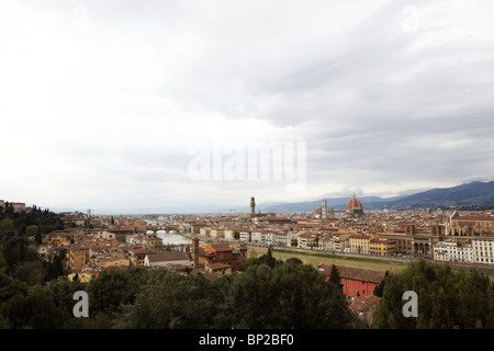 Vista sulla città da Piazzale Michelangelo a Firenze, Italia Foto Stock