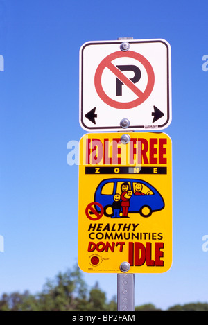 Città ordinanza prefettizia segno - Minimo Zona libera, non al minimo, nessun parcheggio, arrestare l'inquinamento atmosferico, disattivare auto a motore, British Columbia, Canada Foto Stock