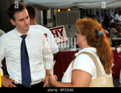 Centreville, Maryland, Stati Uniti d'America Brian Murphy uno dei due candidati Repubblicani in esecuzione per il governatore parla di donna Foto Stock