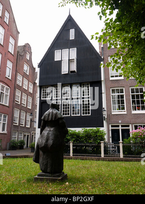Het Houten Huis, la casa più antica di Amsterdam al Begijnhof di Amsterdam, Paesi Bassi Foto Stock