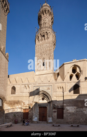 La facciata della madrasa di al-Nasir Muhammad al Cairo, Egitto Foto Stock
