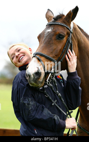 Jodie Kidd Show Jumping a Hickstead. Foto di James Boardman. Foto Stock