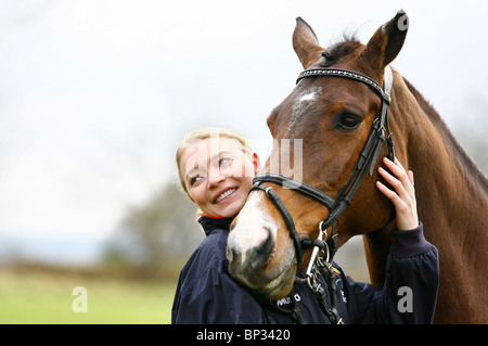 Jodie Kidd Show Jumping a Hickstead. Foto di James Boardman. Foto Stock