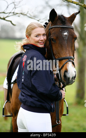 Jodie Kidd Show Jumping a Hickstead. Foto di James Boardman. Foto Stock