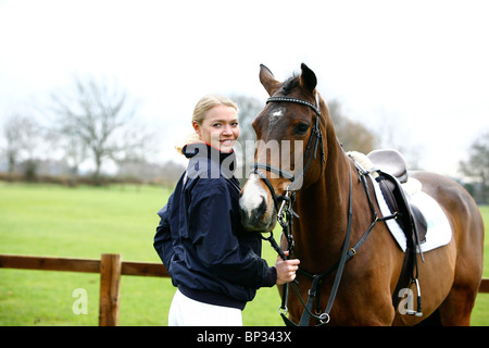 Jodie Kidd Show Jumping a Hickstead. Foto di James Boardman. Foto Stock