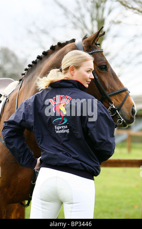 Jodie Kidd Show Jumping a Hickstead. Foto di James Boardman. Foto Stock