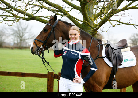 Jodie Kidd Show Jumping a Hickstead. Foto di James Boardman. Foto Stock