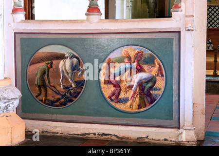 Due medaglioni dipinti murali da Duncan Grant sullo schermo il coro di San Michele e Tutti gli Angeli, la chiesa parrocchiale. Berwick East Sussex Foto Stock