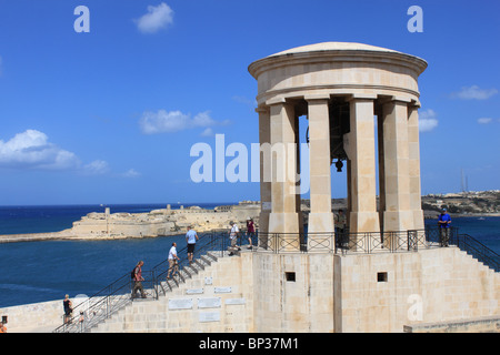 Assedio Bell monumento onora 7000 militari e civili uccisi durante WW2, Triq Il-Mediterran, Valletta, Malta, Europa Foto Stock