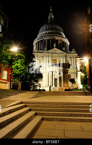 La Cattedrale di St Paul di notte Foto Stock