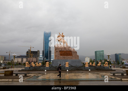 Un giorno di pioggia in piazza Sukhbaatar, Ulan Bator, Mongolia Foto Stock