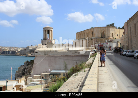 Assedio Bell monumento onora 7000 militari e civili uccisi durante WW2, Triq Il-Mediterran, Valletta, Malta, Europa Foto Stock