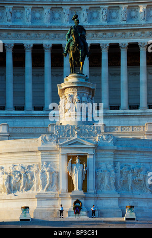La Vittorio Emanuele Memorial con la tomba del milite ignoto, Roma Lazio Italia Foto Stock