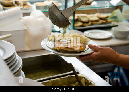 Kelly Pie e Mash shop nella zona est di Londra e la vecchia tradizione. Foto Stock