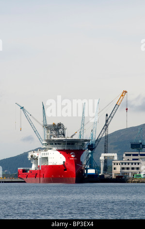 Karianne, un SX121 ( X-Bow ) intervento marinizzato recipiente, essendo costruito all'Ulstein opere. Ulsteinvik, Norvegia Foto Stock