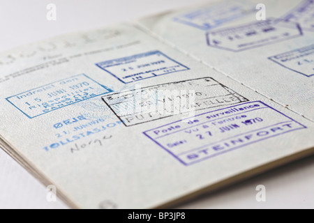 Paese timbri sul passaporto statunitense dof poco profondo Foto Stock