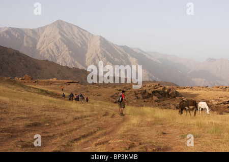 Trekking in altopiano Yagour in Alto Atlante Foto Stock