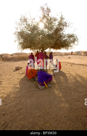 Gli abitanti di un villaggio Masai, il Masai Mara National Park, Kenya Foto Stock