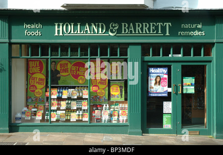 Holland & Barrett store, Tenby, Wales, Regno Unito Foto Stock