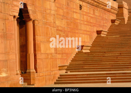 Passi, segretariato centrale (Kendriya Sachivalaya) su Raisina Hill, New Delhi, India Foto Stock