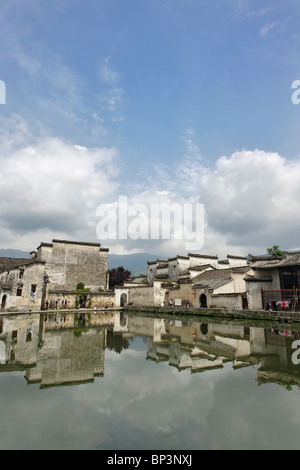 Half Moon stagno, Hong Cun Village, Yi County, Cina Foto Stock