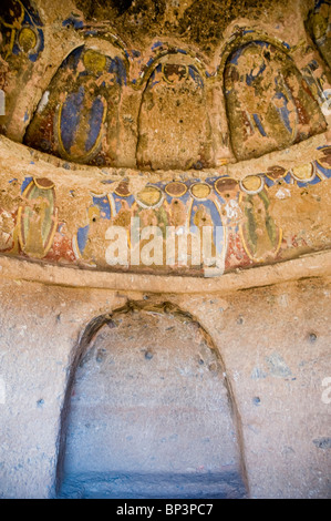 Afghanistan, Bamiyan. Dettagli di un affresco sul soffitto di una camera adiacente alla nicchia del Piccolo Buddha Foto Stock