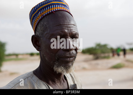 DAN KATSANI Village, vicino KONNI, NIGER, 26 luglio 2010: Gado Maggio, 60, capo degli agricoltori nel villaggio. "Non abbiamo nulla' Foto Stock