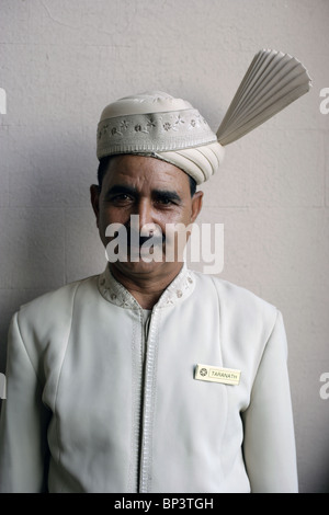 Portiere al Taj Mahal Hotel di Mumbai, India. Foto Stock