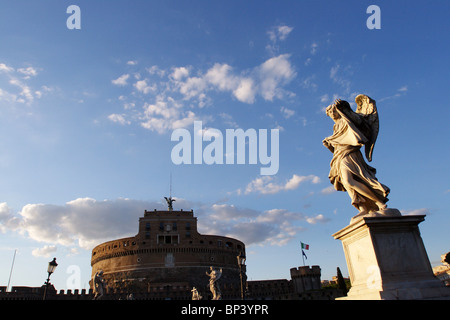 Castel Sant' Angelo Roma Italia. Bernini arte scultura angelo statua in marmo Foto Stock