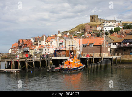 R.N.L.I. Whitby scialuppa di salvataggio e dei battelli di salvataggio, stazione di Whitby, North Yorkshire, Inghilterra, Regno Unito Foto Stock