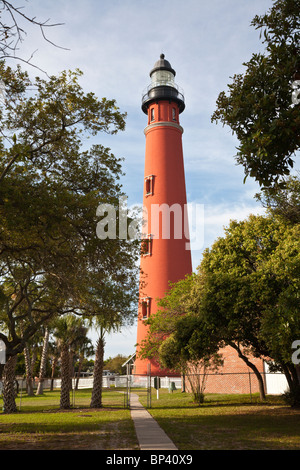 Ponce Inlet, FL - Maggio 2010 - Ponce Inlet Lighthouse, completata nel 1887, è il più alto faro in Florida Foto Stock