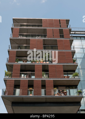 Moderno appartamento edifici costruiti Sandtorhafen nel nuovo Hafencity lo sviluppo di proprietà in Amburgo Germania Foto Stock