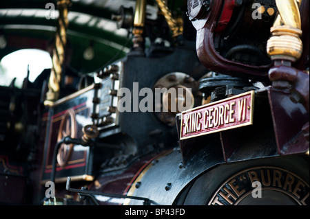 Chas Burrell con trazione a vapore il motore King George VI. Showmans motore trazione a vapore FAIR in Inghilterra Foto Stock