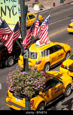 Taxi SUV, 42nd Street al Grand Central Terminal, NYC Foto Stock